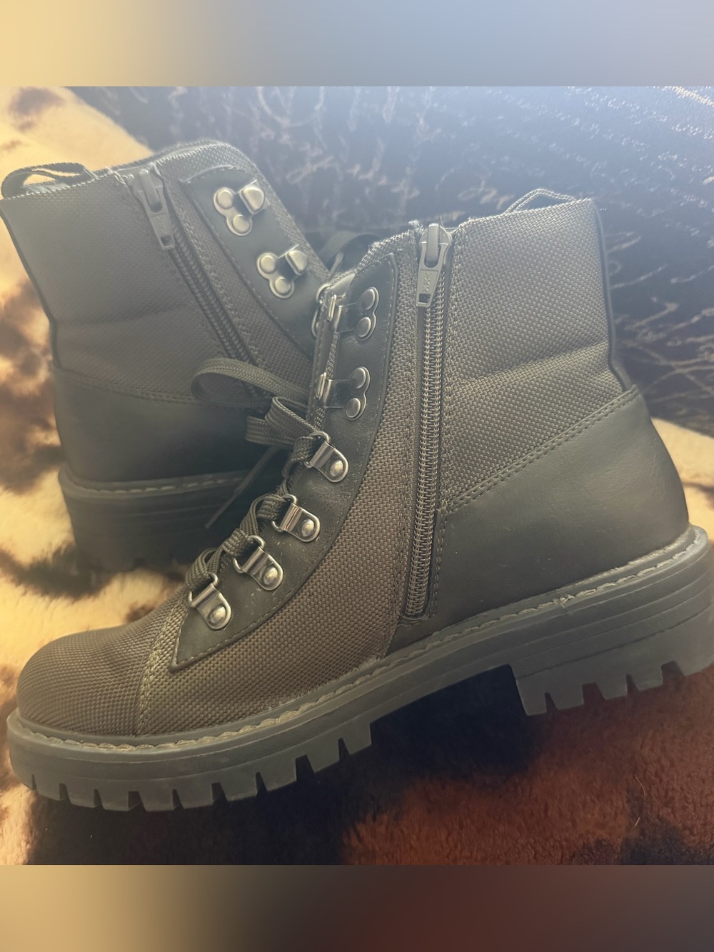Cliffs Women’s Size 7.5 Green and Black Combat Boots with Side Zip
